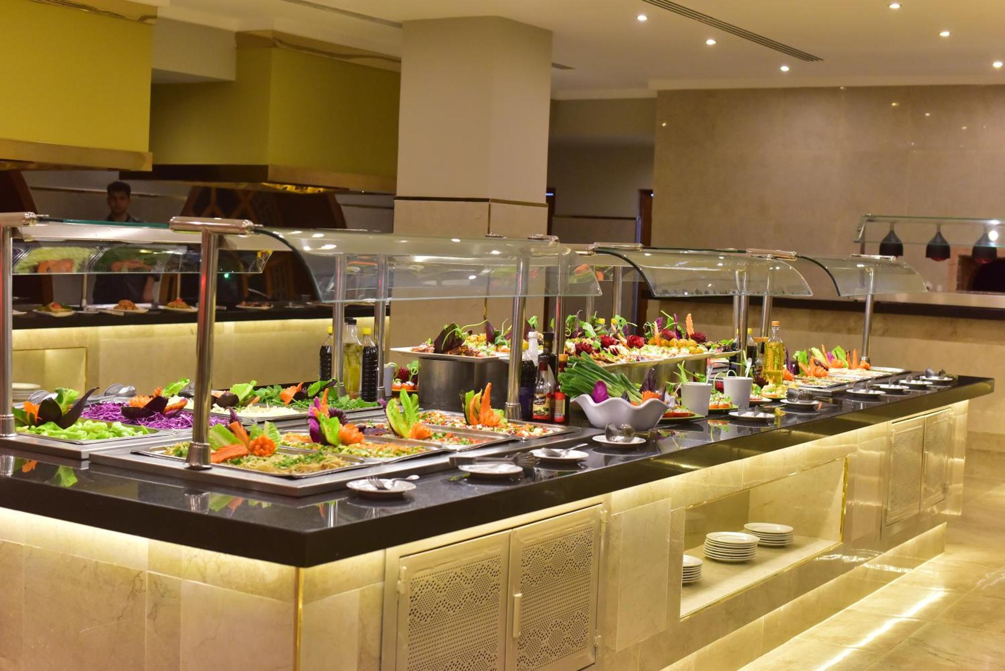 The Grand Hotel Sharm El Sheikh Luaran gambar A salad bar