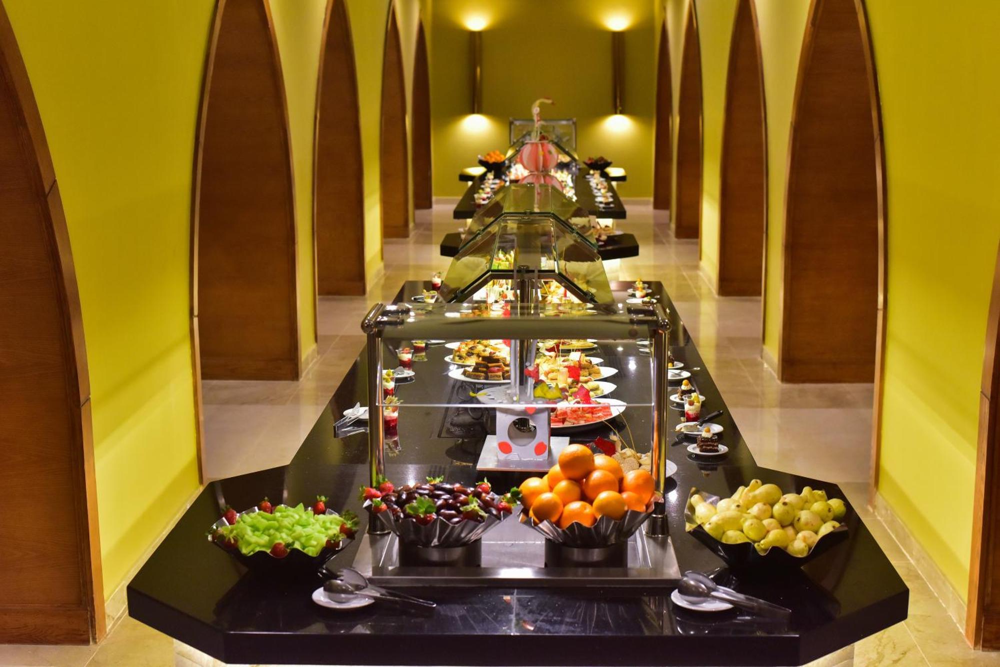 The Grand Hotel Sharm El Sheikh Luaran gambar A buffet at a hotel