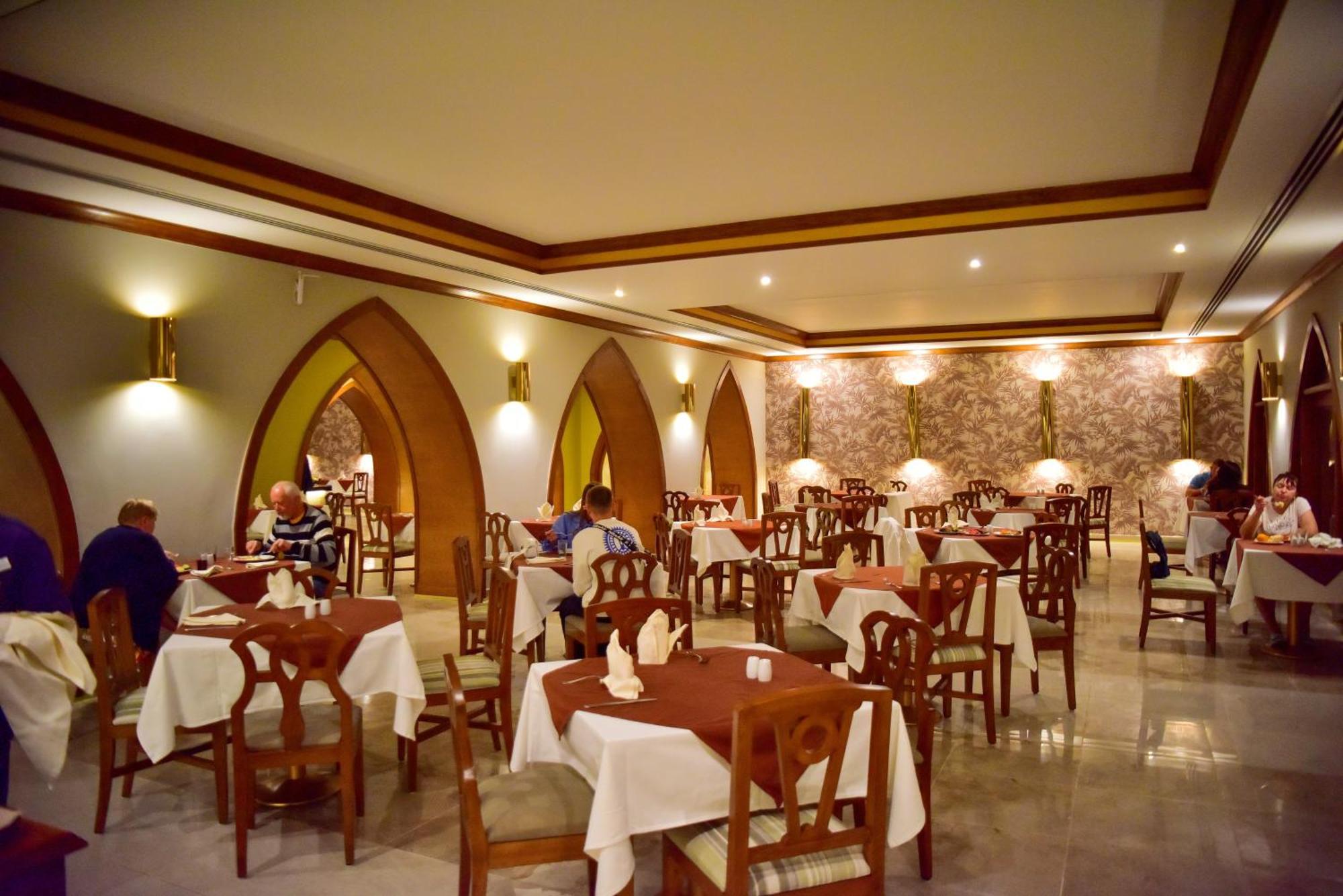The Grand Hotel Sharm El Sheikh Luaran gambar The restaurant at the hotel